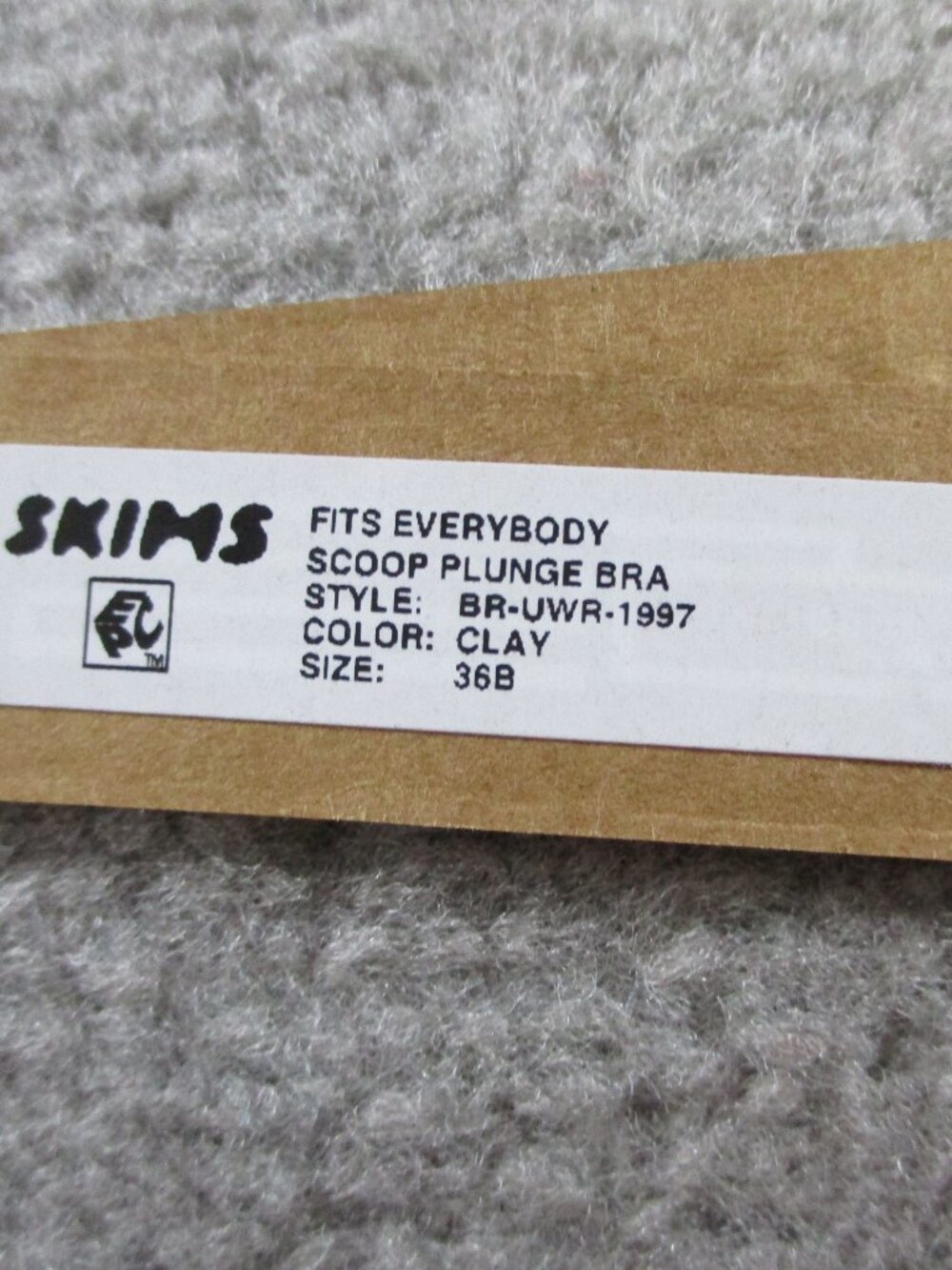 SKIMS Fits Everybody Scoop Plunge Bra Womens 36B Clay Soft Comfortable NEW - Picture 4 of 6